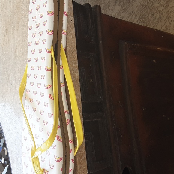 LC Lauren Conrad white and yellow flip flops size 10 M - Picture 8 of 10